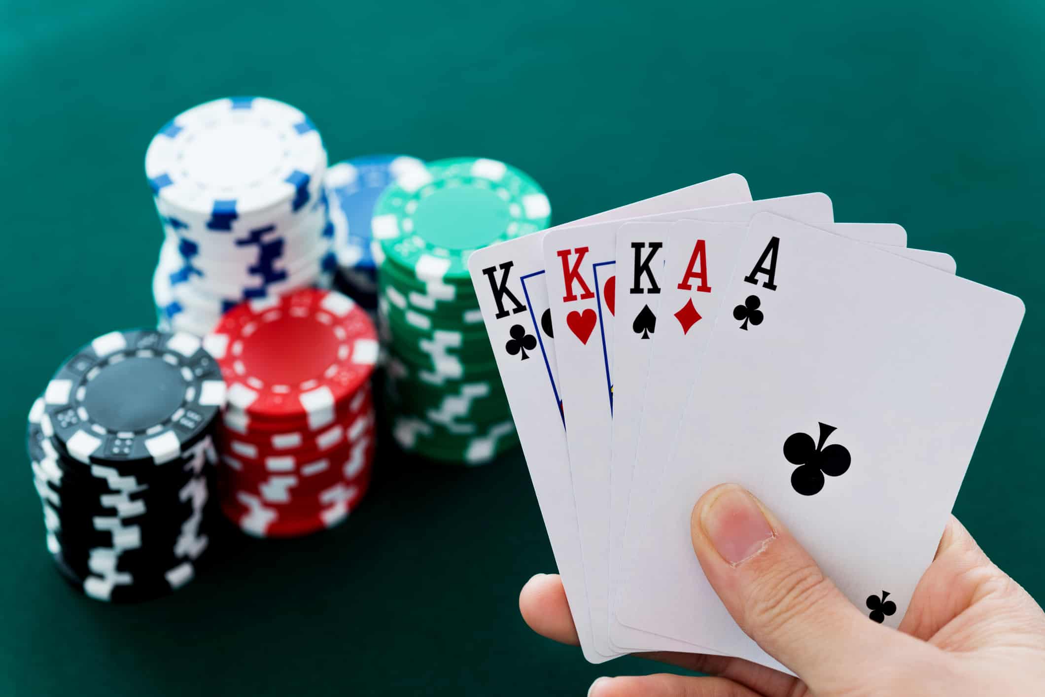 Poker và những sai lầm người chơi cần tránh để không bị mất tiền