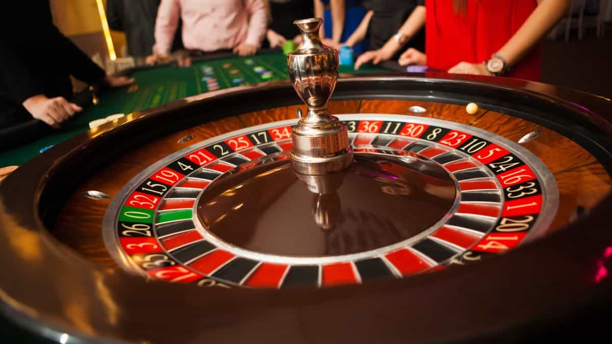 Tìm hiểu về trò chơi Roulette: Các hệ thống cược và sự mê tín của người chơi