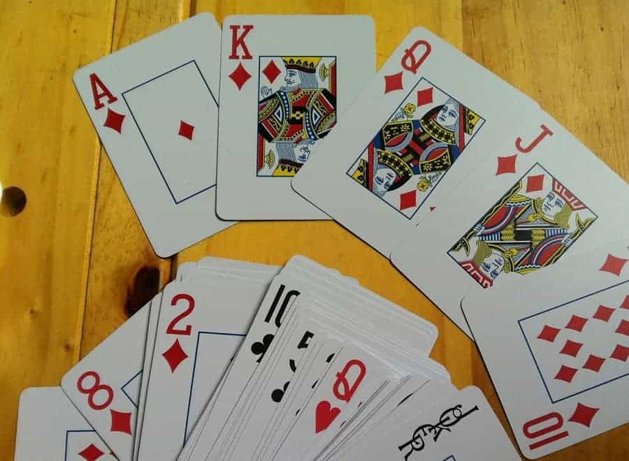 Luật lệ chơi sâm lốc. Cách tham gia chơi sâm lốc chi tiết.