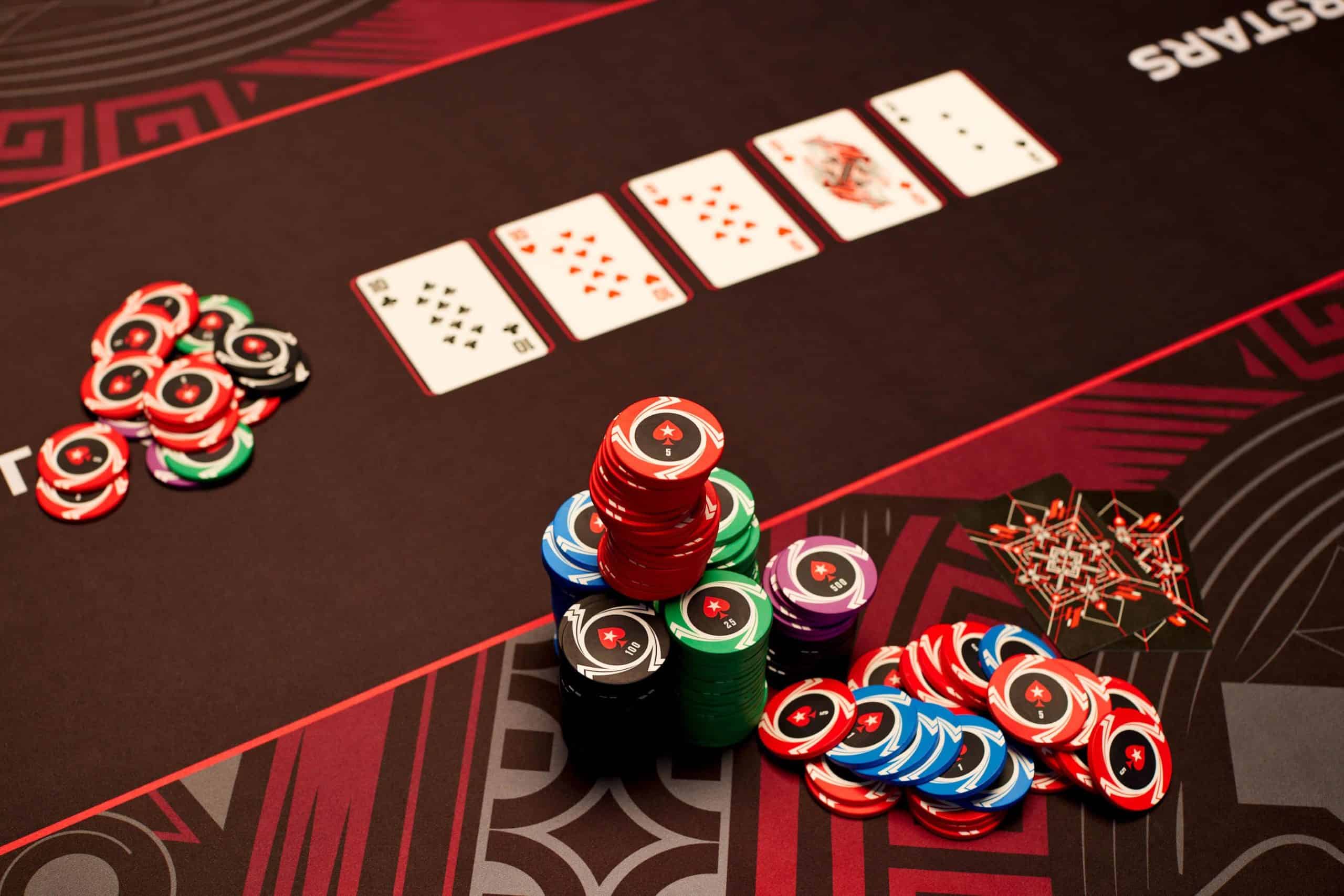 Những bí quyết chơi Poker cần biết để đánh bại cả những đối thủ mạnh